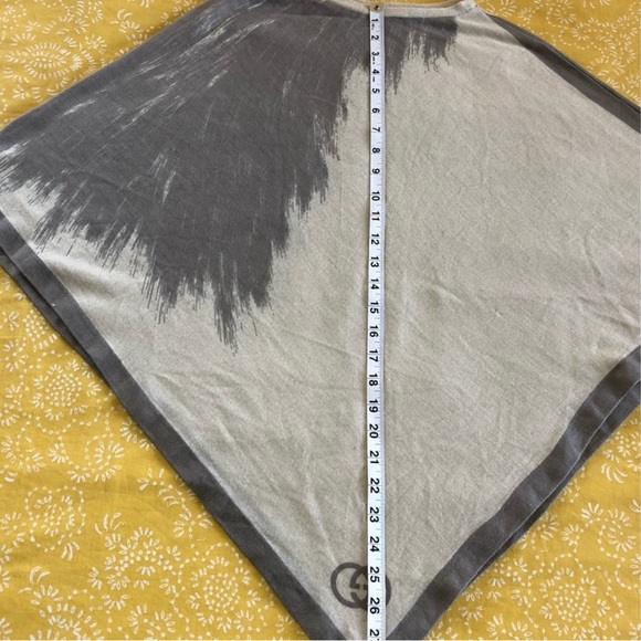 Gucci Vintage poncho in light/dark gray - Picture 3 of 8